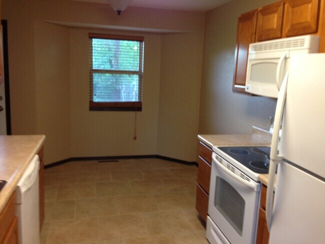 Foto del edificio - 3 Bedroom, Recently Remodeled, 1 Bath, Bas...