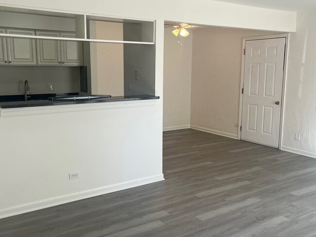 Foto del edificio - 1381 N Glen Cir