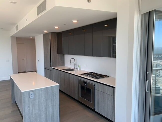 Building Photo - Epic REA- @Lumina 21st FLOOR- ! View /Spac...