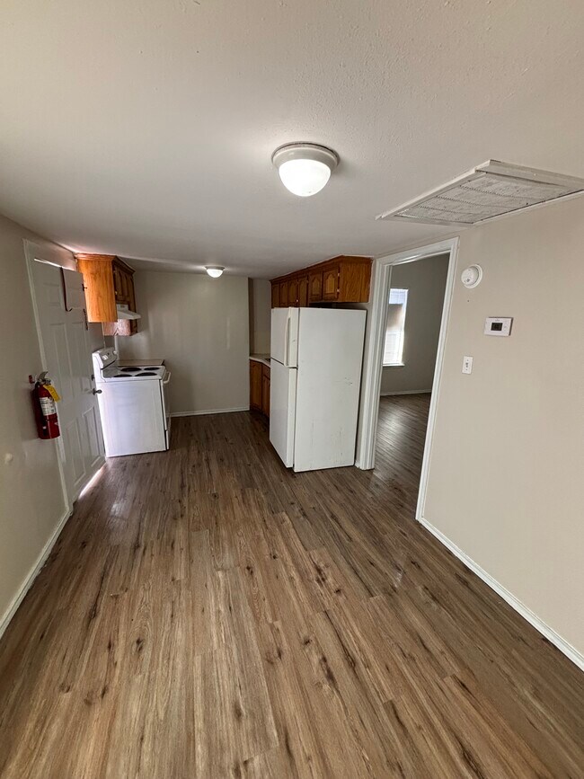 Foto del edificio - 446 S Texas Ave