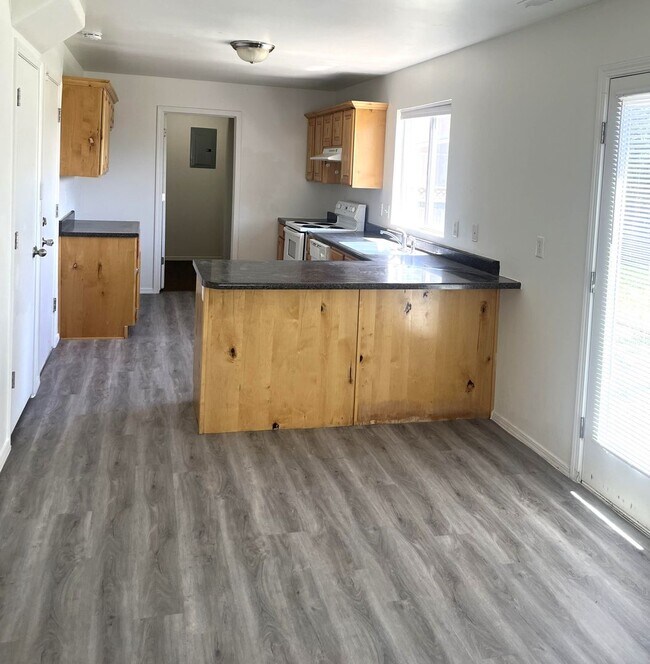 Foto del edificio - 3 Bedroom West Valley Home