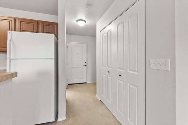 Interior Photo - Hidden Ponds