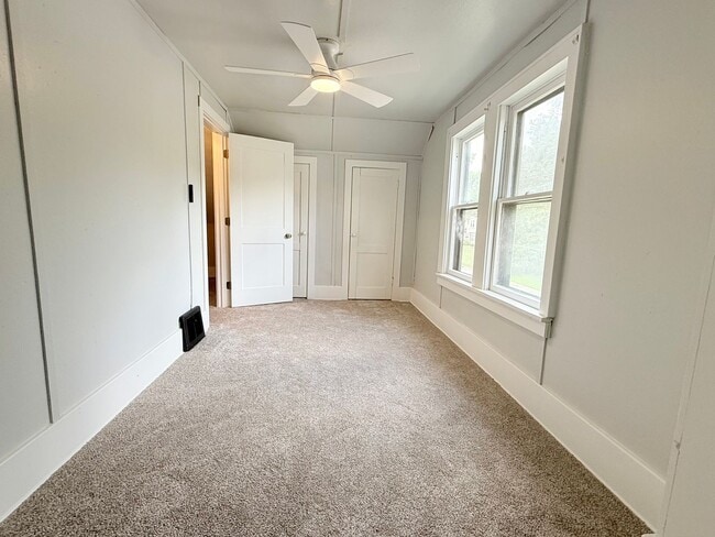 Building Photo - Newly remodeled 3 bed 1 bath in Normal!
