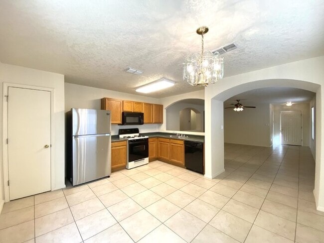 Foto del edificio - 3 Bed Room - No Carpet - Landscaped