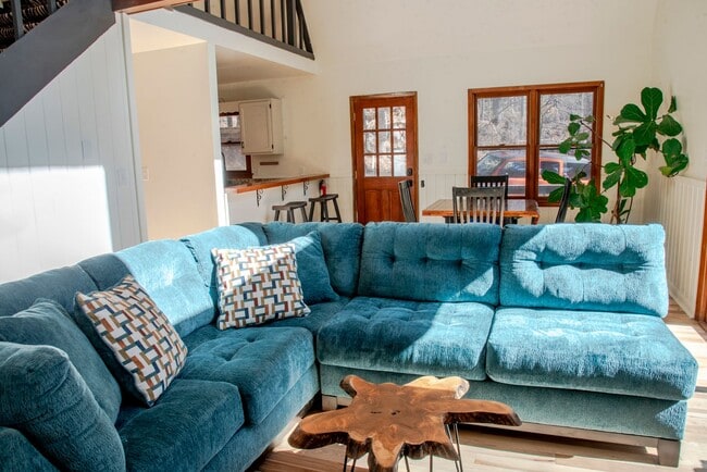 Building Photo - Private, Mountain Cottage in Weaverville, 3 Bed, 2 bathroom, 12 Month Lease