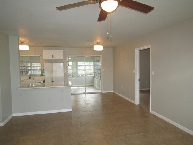 Building Photo - 324 Granada Blvd