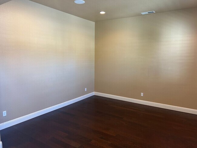 Foto del edificio - Beautiful 5 Bedroom 3 Bathroom in Deer Ridge!