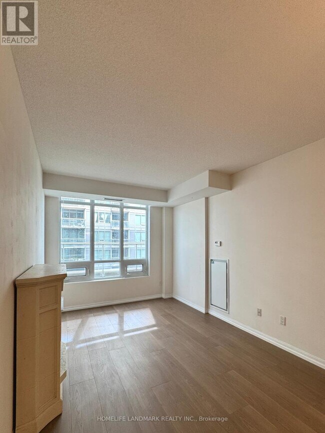 Photo du bâtiment - 65-1165 E Liberty St