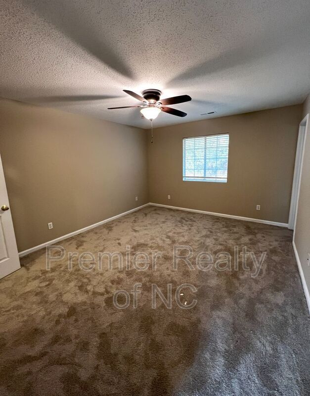 Foto del edificio - 2561 Stratford Lake Rd