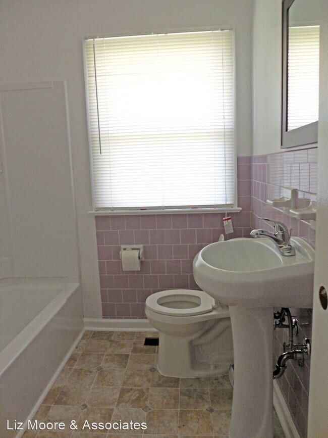 Building Photo - 3 br, 1 bath House - 347 Cabot Drive