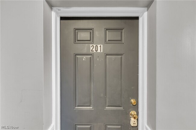 Foto del edificio - 2537 Noble Rd