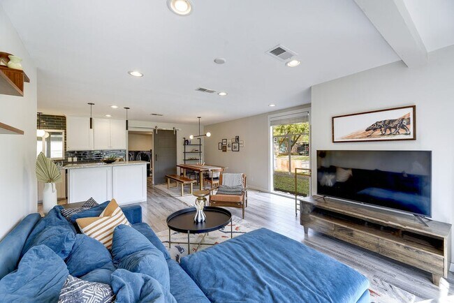 Foto del edificio - 5308 Halwill Pl