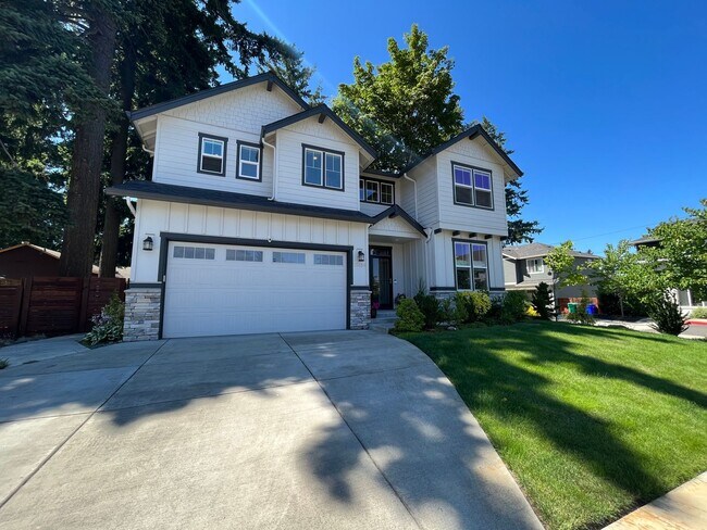 Building Photo - Stunning 4 Bed 2.5 Bath NE Portland ~ Pala...