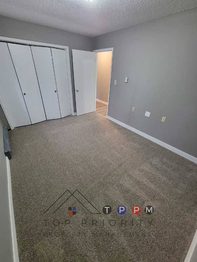 Building Photo - 2 Bedroom | 1 Bathroom Unit in Dysart Avai...