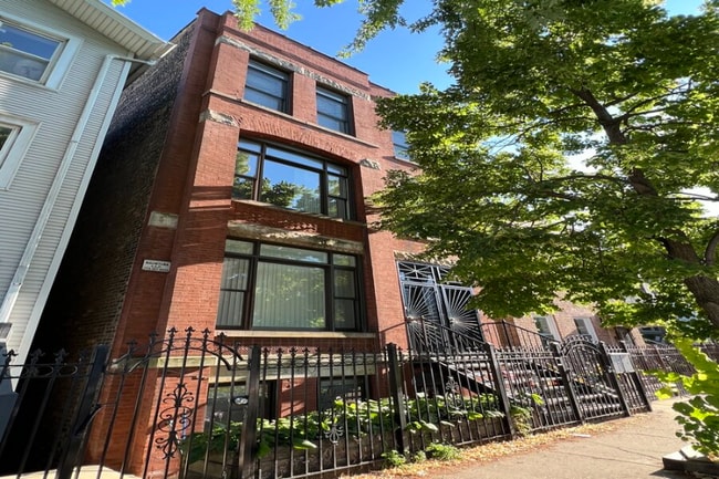 Building Photo - 1227 W Ohio St