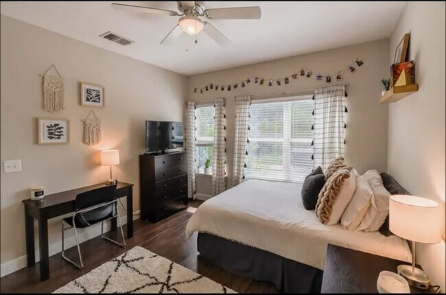 Foto del edificio - 2371 Cherokee Ridge Way