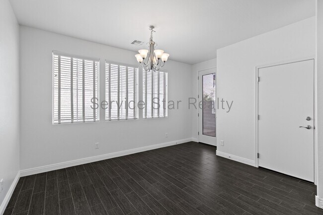 Foto del edificio - 2525 N Riley Rd