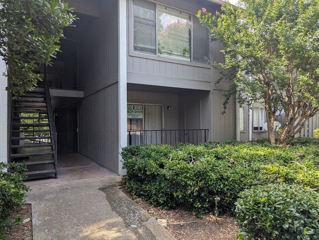 Primary Photo - 405 Skyview Dr