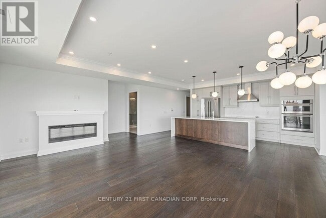 Building Photo - 505-2505 Talbot St