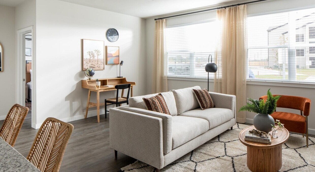 Foto principal - 12111 S Main St