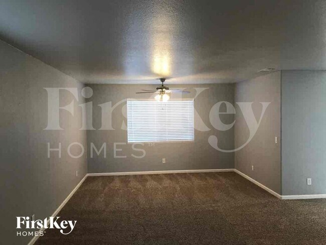 Foto del edificio - 7404 Fencerow St