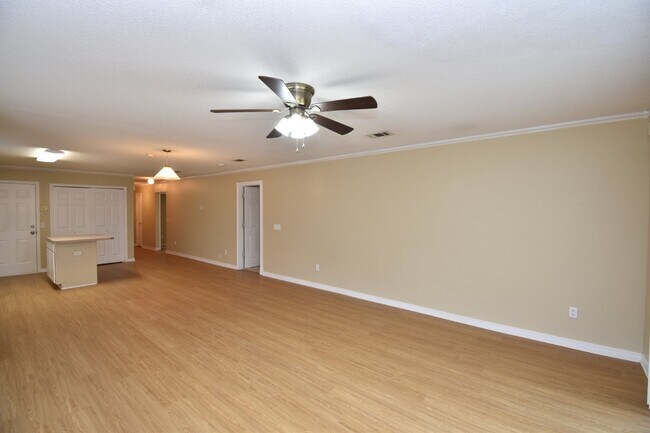 Foto del edificio - 3 / 2  pet friendly patio home near back g...