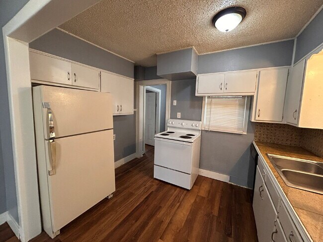 Foto del edificio - 3 bedroom 2 bathrooms