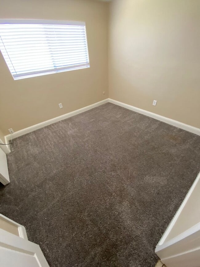 Building Photo - For Rent-4213 Alexander-SW- $2,200 + $2,20...