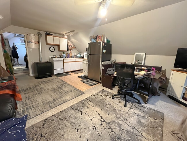 Building Photo - 3441 N Oakley Ave
