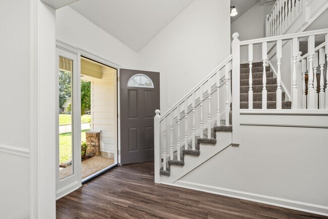 Foto del edificio - 3 Bedroom, 2 bath with a bonus room near B...