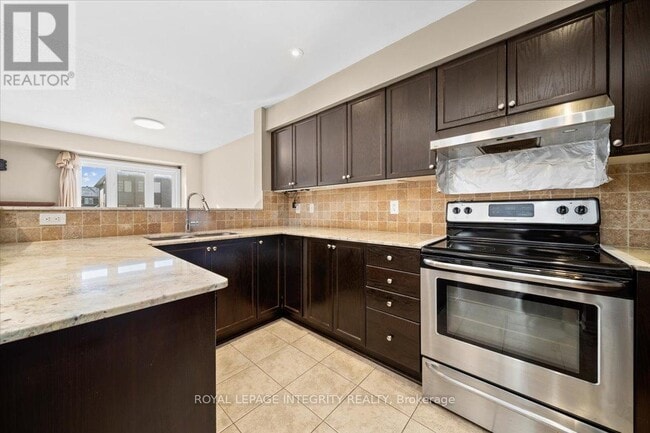 Building Photo - 429 Haresfield Ct