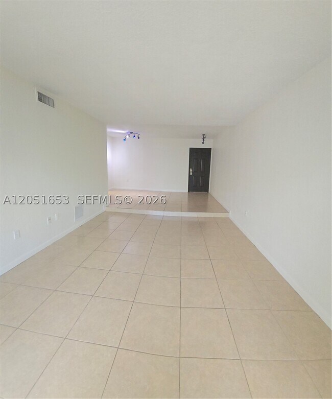 Foto del edificio - 8950 SW 69th Ct