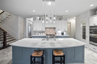 Building Photo - 552 Hidden Meadow Dr