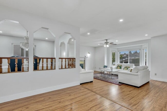 Building Photo - 12747-1290A 90a Ave