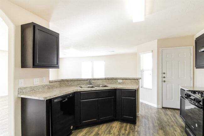 Foto del edificio - 6130 Peaceful Ridge Dr