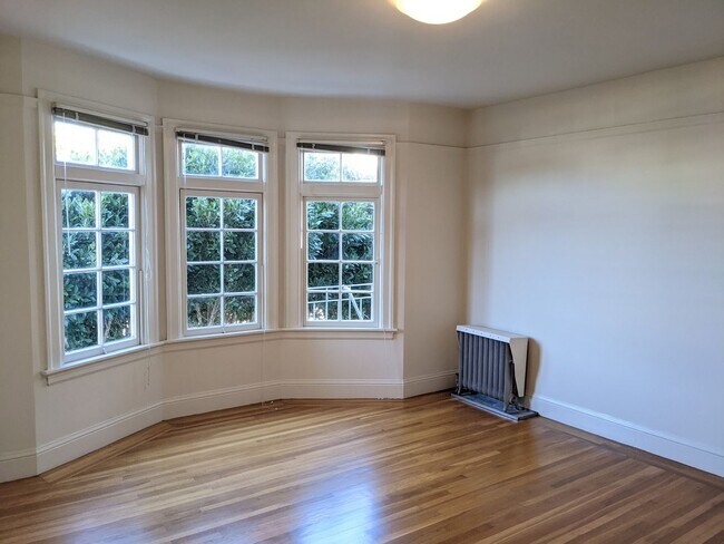Building Photo - 2440