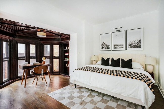 Building Photo - 10 5th Ave