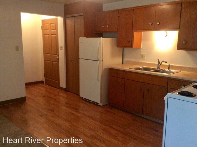 Building Photo - 138 13th Ave W