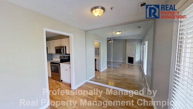 Photo - Spacious Upper Level Condo w/Open Floorplan and Split Bedrooms