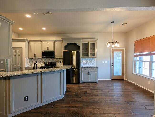 Building Photo - 3 Bed + Bonus Room | 3-Car Garage | Pergola | Moore Schools