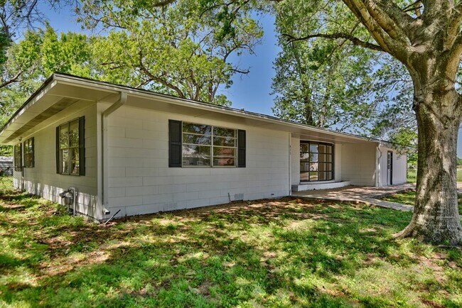Building Photo - 415 Silliman St
