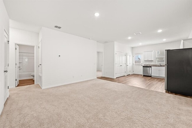 Building Photo - 473 Thistle Ln