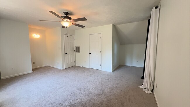Foto del edificio - Spacious 4-Bedroom Cul-de-Sac Home with Fenced Yard!