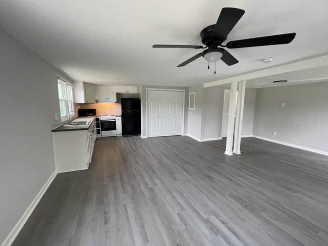 Foto del edificio - Freshly Renovated Studio Apartment - water...