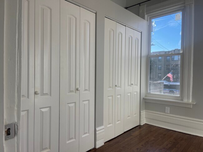 Foto del edificio - 3214 W Division St