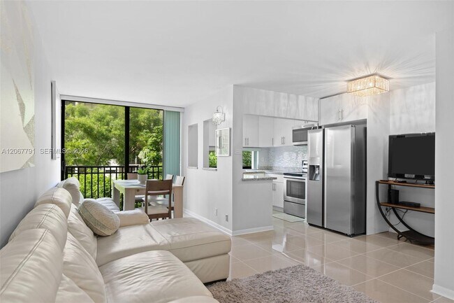 Foto del edificio - 17021 N Bay Rd