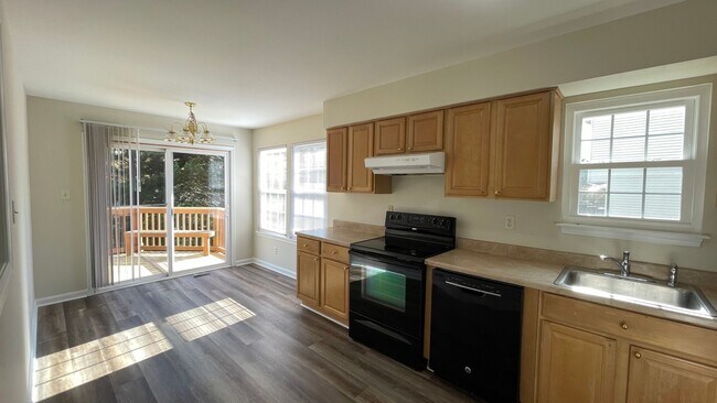 Foto del edificio - End Unit Townhouse in North Stafford