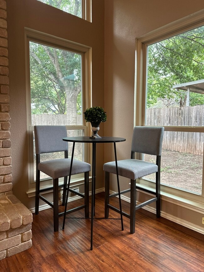 Additional Seating in Living Room - 16551 Canyon Cross