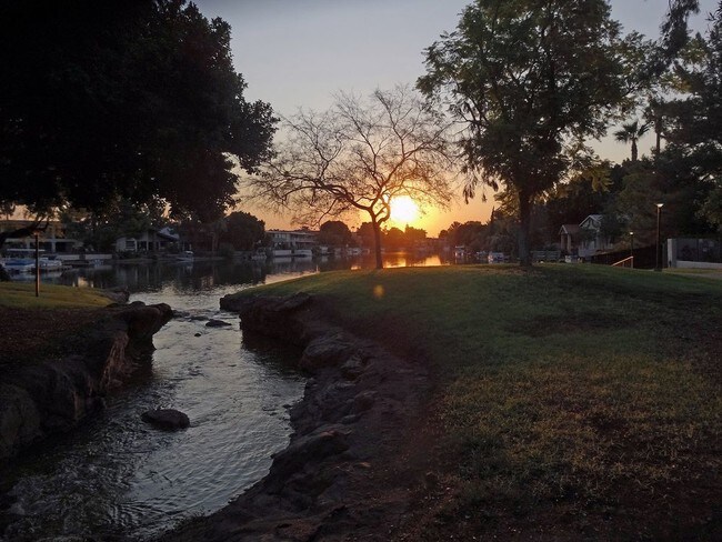 Foto del edificio - 5508 S Jolly Roger Rd