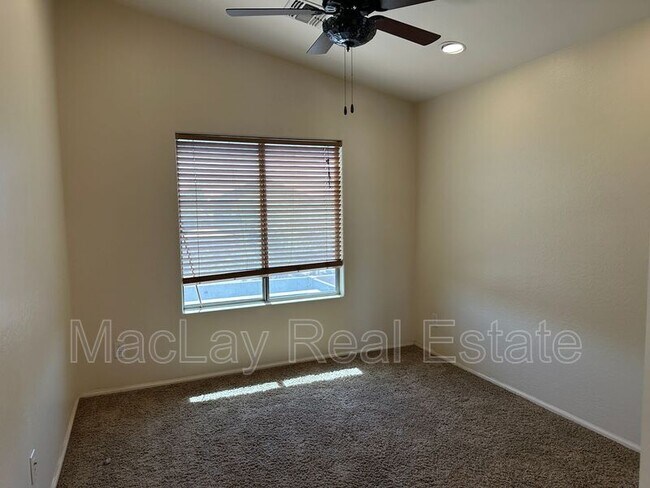 Foto del edificio - 1383 E Kingman Pl